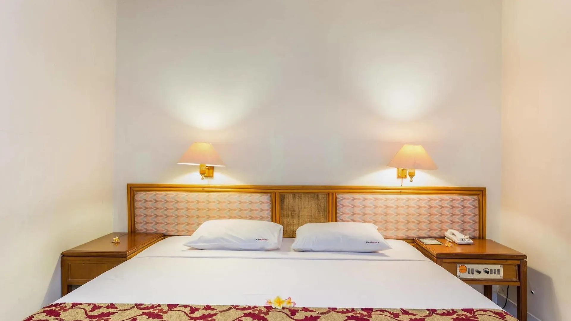Hotel Reddoorz Near Seminyak Beach